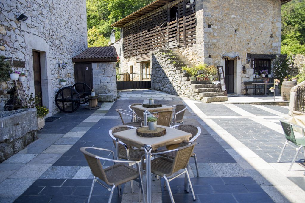 Patio exterior que une las estancias