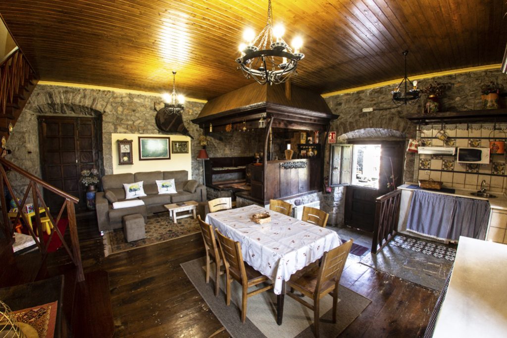 Interior de la zona del Llar